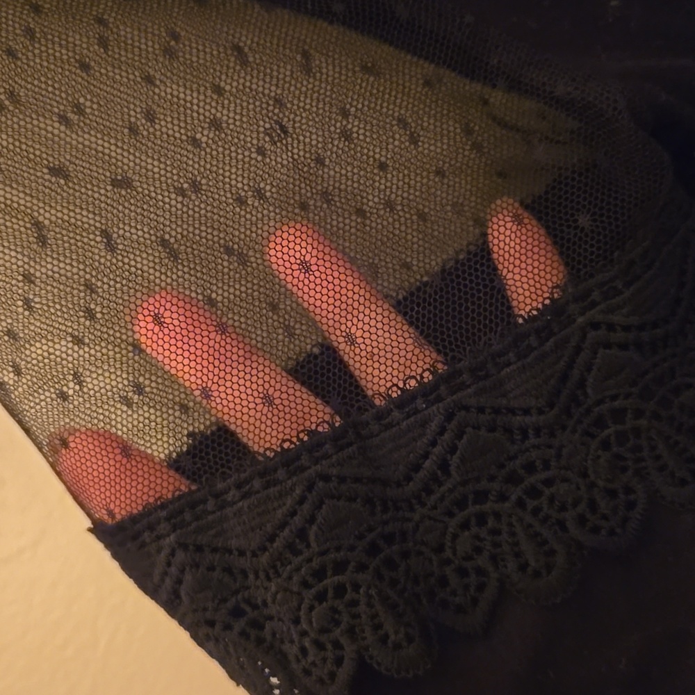 Retrology Lace Sleeve Top - Picture 4 of 7